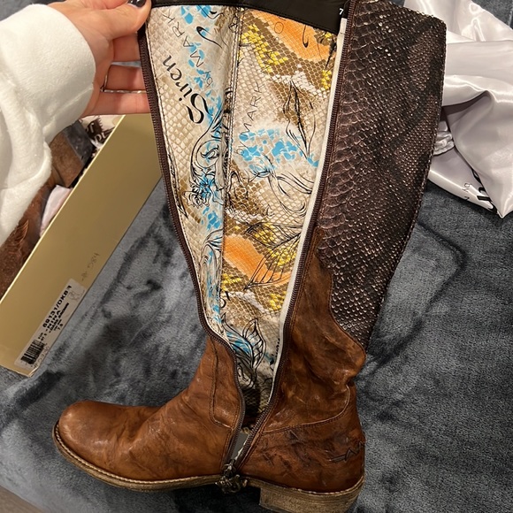 Vintage Looking / Rustic Cowgirl Boots - Picture 4 of 13